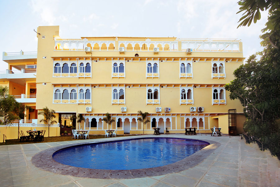 3-Star resort in Udaipur with Swimming Pool